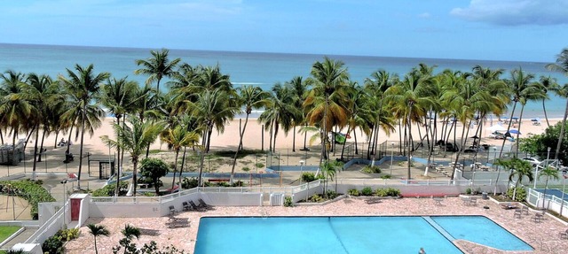 New Oceanfront Dream apartment on the beach of Isla Verde!