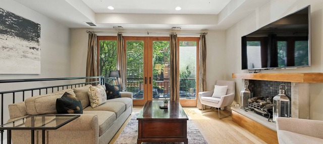 NEW! Spacious 3-Bed West Loop Townhouse, 1 Car Garage by AllSet Turnover