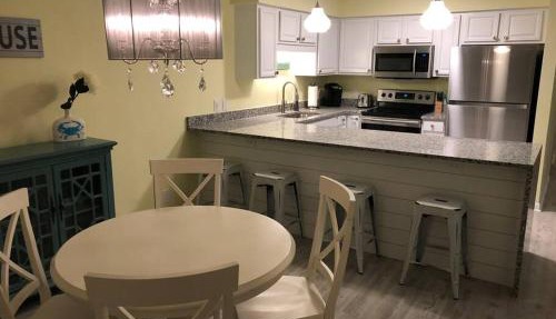 Newly Renovated Modern & Spacious Oceanview Condo