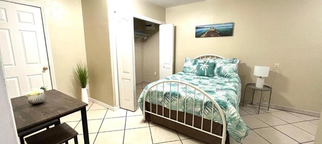 Nice space with separate entrance in Orlando