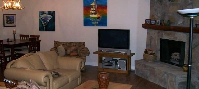 Nicely Updated Condo Across From Hyatt!