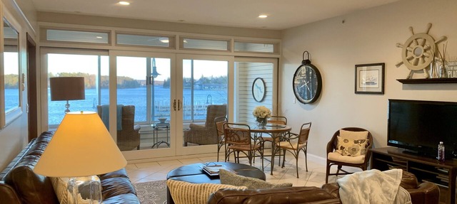 On Round Lk in the Heart of Charlevoix w Garage. Walking Distance to Everything.