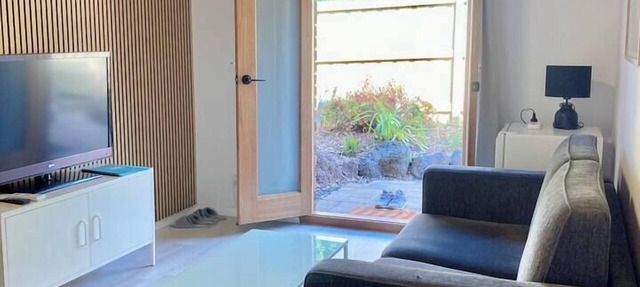 Orchid Studio with private entrance and yard in Narre Warren