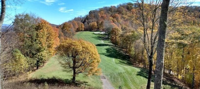 Outstanding Views! Golf, mountains, fireplace in Mars Hill