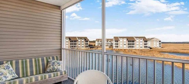 Panoramic bayfront escape, near Bethany Beach, pool & amenities in Ocean View