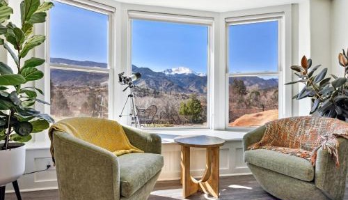Peak View Guesthouse - Walk to Garden of the Gods - Hot Tub - Epic Views!