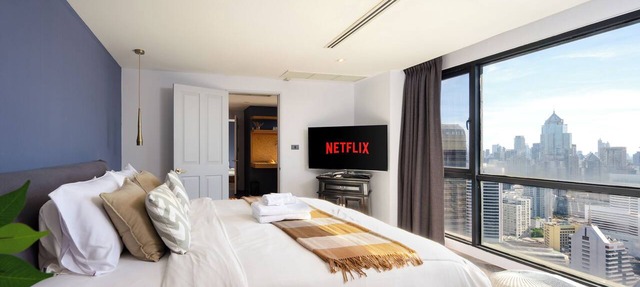 Penthouse KingBed: 5minBTS Balcony 1GbWiFi