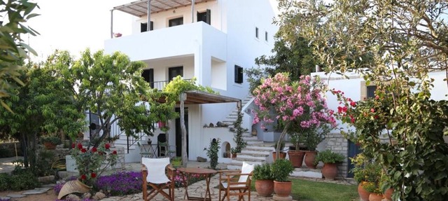 Perlegiannika Houses