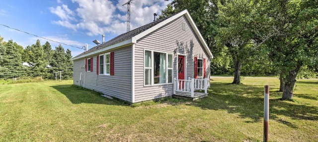 Pet-Friendly & Peaceful Northern Michigan Gem