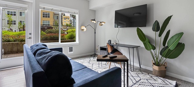 Pet-Friendly Studio in Bothell Near Trails & Shops in Bothell