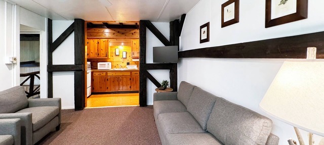 Poconos Rustic 1BR in the Poconos on Private Resort in Stroudsburg