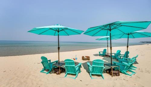 Private Beachfront Lake Michigan Rental w/Kayaks in Pentwater