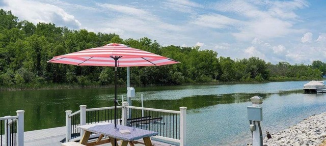 Private Canal Access Cottage with Game Room in Waterloo