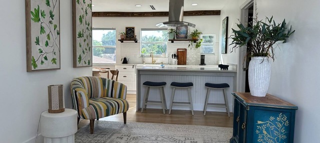 Private duplex (second floor) centrally located to beaches and the city of Miami. in Miami