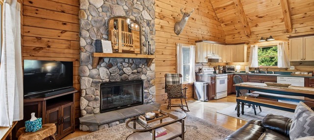 Private Woodland Retreat w/Pond, Fireplace &