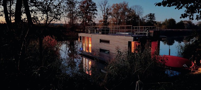 Relaxation on the water! 50sqm luxury houseboat in the middle of the nature of the Oderbruch in Bad Freienwalde (Oder)