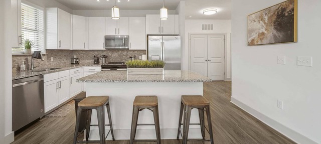 Reluxme Beautiful 2BR w/ Pool, Parking, Balcony in Charlotte
