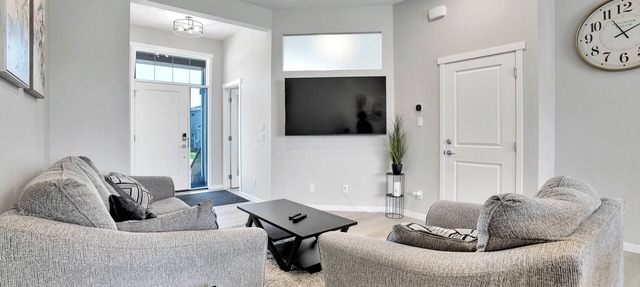 Remote Work Ready-2/Kitchens-2/AC/Lake Access/Near South Health Campus/Games in Calgary
