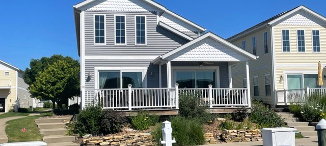 River Front 4-bedroom house with boat dock close to downtown St. Joseph. in St. Joseph