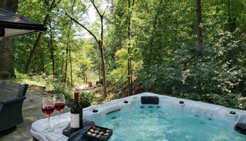 RiverEdge Haven Hot Tub, 5 Beds, Kayaks Near ND
