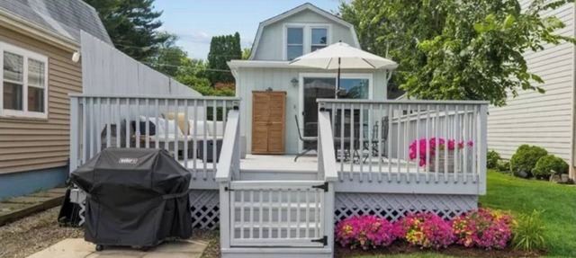 Riverfront Cottage/sauna/kayaks/dock/firepit