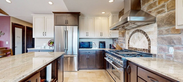 Riverfront home with pool, hot tub & sauna - perfect location in Wrightstown