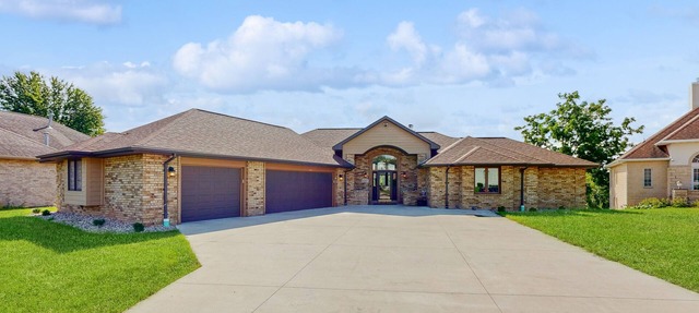Riverfront home with pool, hot tub & sauna - perfect location in Wrightstown