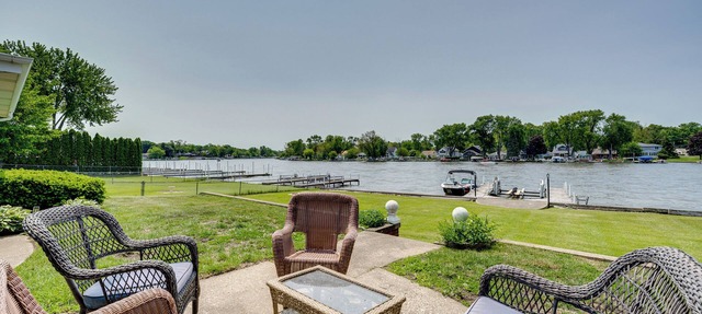 Riverfront McHenry Home w/Dock & Kayaks in McHenry