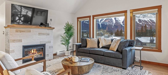 Rooftop Hot tub| Spacious| Pet Friendly| Incredible Views| Gym