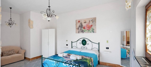 Room 'Tripla Con Vista Vesuvio' with Mountain View, Wi-Fi and Air Conditioning