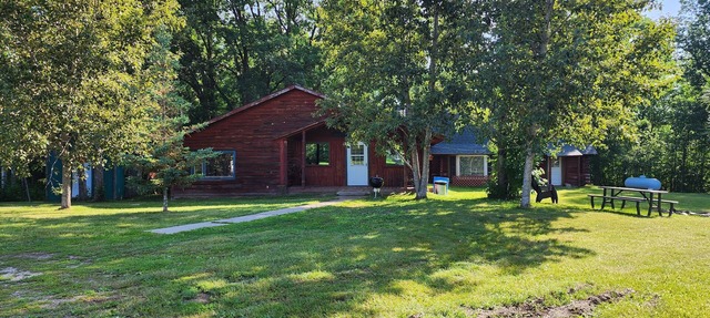 Rustic Cabin Hyde-A-Way in Hackensack