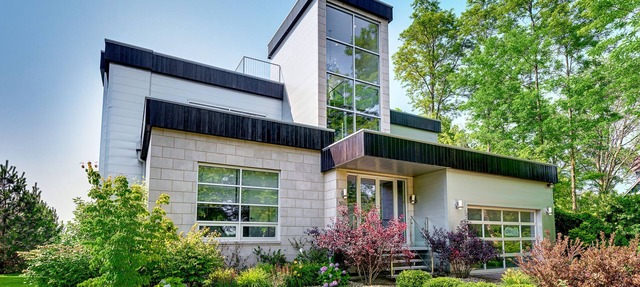 Sandy Shores: Stunning Modern Beach House with Sunset views over Lake Michigan