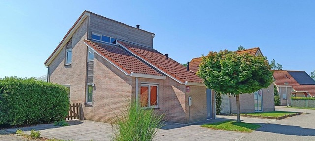 Scheldeveste type Schelde+ is a spacious detached bungalow for 6 persons with a spacious garden. With approximately 112m2 of living space, it has a lovely living room with a conservatory and an open-plan kitchen. in Breskens