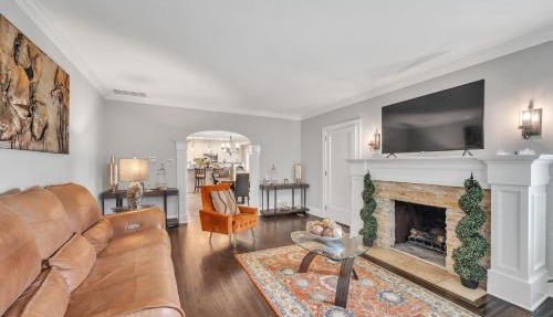 Serene & Charming 5BR Des Plaines Getaway in Des Plaines