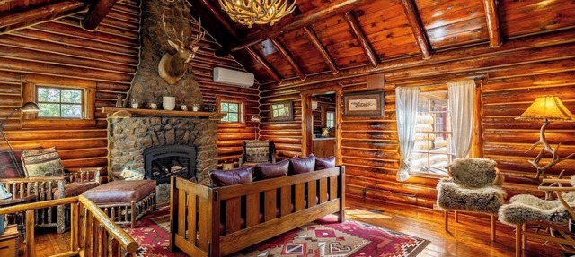 Shell Town Cabin- Classis Log Cabin, Large Fireplace, Base of the Bighorns Location in Shell