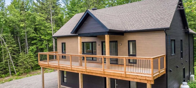 Spa, Pool Table & Comfort | Chalet le Barista in Brownsburg
