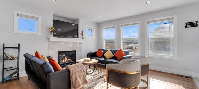 Spacious 3BR|2.5Bth | Free parking in Saddle Ridge in Calgary