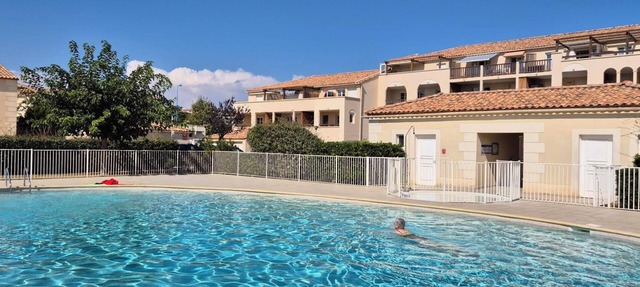 Spacious apartment with terrace and pool 5' walk from the beach