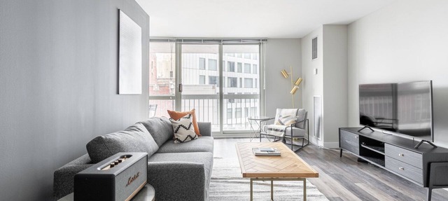 Spacious Gold Coast 1BR, w/W/D, Gym nr Magnificent Mile by Blueground