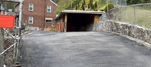 Spacious Home Ample Parking 1/2 Mile from the Hatfield and McCoy Trails! in Northfork