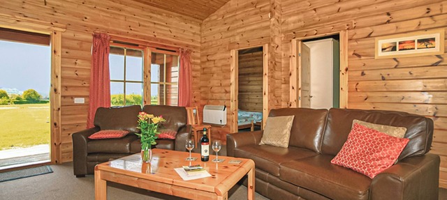 Spacious log cabin with one double and one twin.