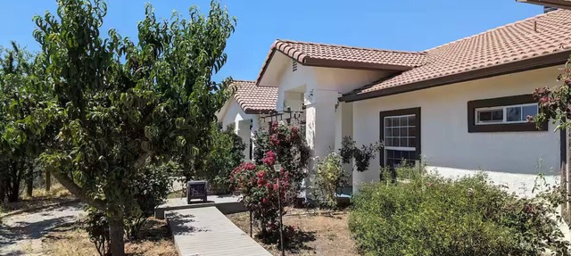 Spacious Modern Vacation Home near Kings Canyon N.P. EV Charging Fast Wifi. in Yokuts Valley