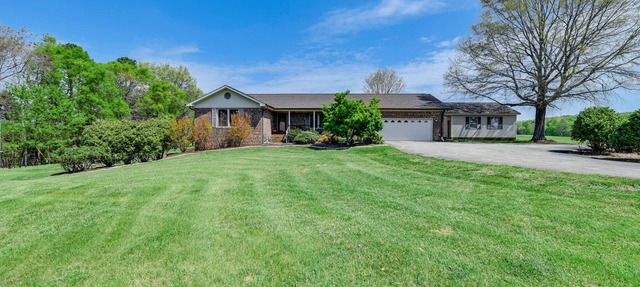 Spacious Mount Pleasant Home w/Grill & Yard!