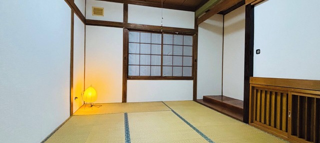 Spacious two-story inn with a Showa-era atmosphere (1st floor reserved)