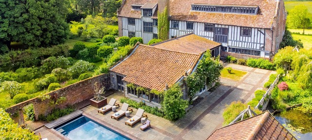 Splendid 1,000 year old Medieval manor house sleeps up to 14 or 22- Flemings Hall