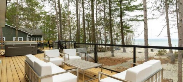 Stunning Beachfront Cottage: Private Beach, Hot Tub in Tiny