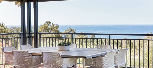 STUNNING TWO-STOREY FAMILY FRIENDLY HOLIDAY HOME IN BEAUTIFUL EAGLE BAY in Eagle Bay