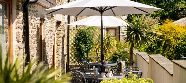 Stylish Barn Conversion, Hot Tub & EV charger - An ideal family and friends get away in Looe