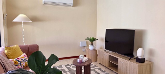 Stylish Central Retreat | Minutes to Airport & CBD