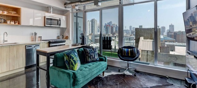 Stylish Studio: Skyline Views & Luxe Comforts in Calgary